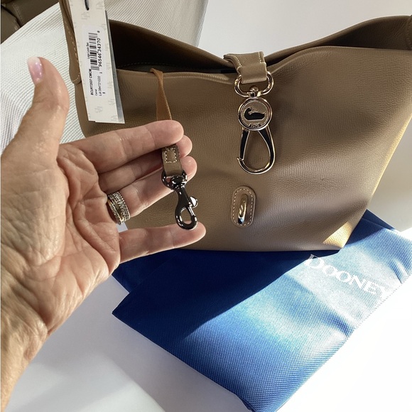 Dooney & Bourke Logo Lock Sac all leather Carmel purse, NWT - Picture 8 of 16